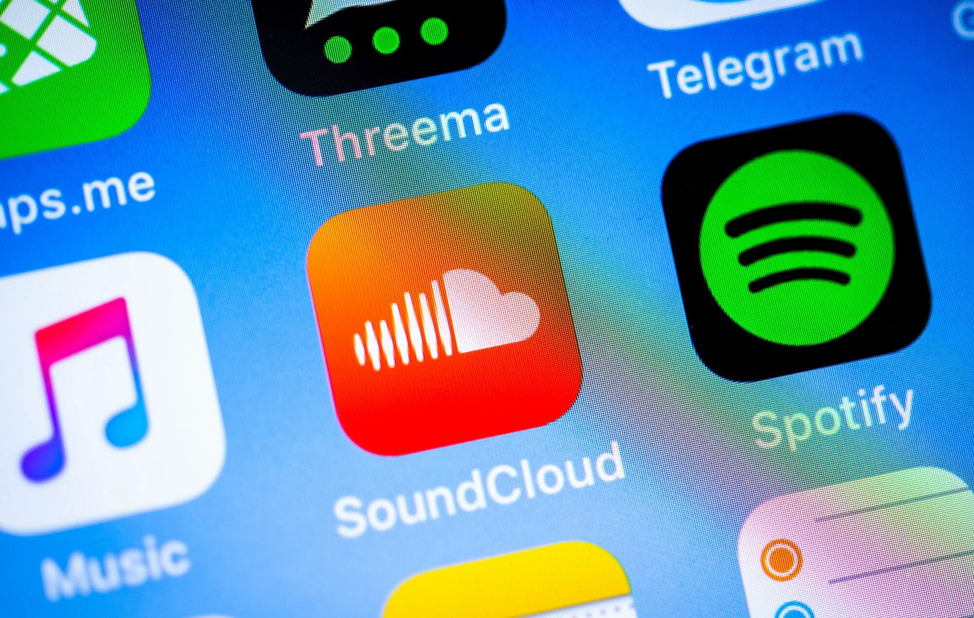 Spotify soundcloud. Soundcloud spotify. soundcloud spotify apple apple music. soundcloud или spotify. spotify music.