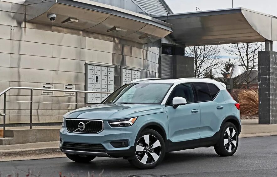 Вольво хс40. Вольво хс40 inscription. Икс 40. Faw besturn x40 двигатель. Икс 40.