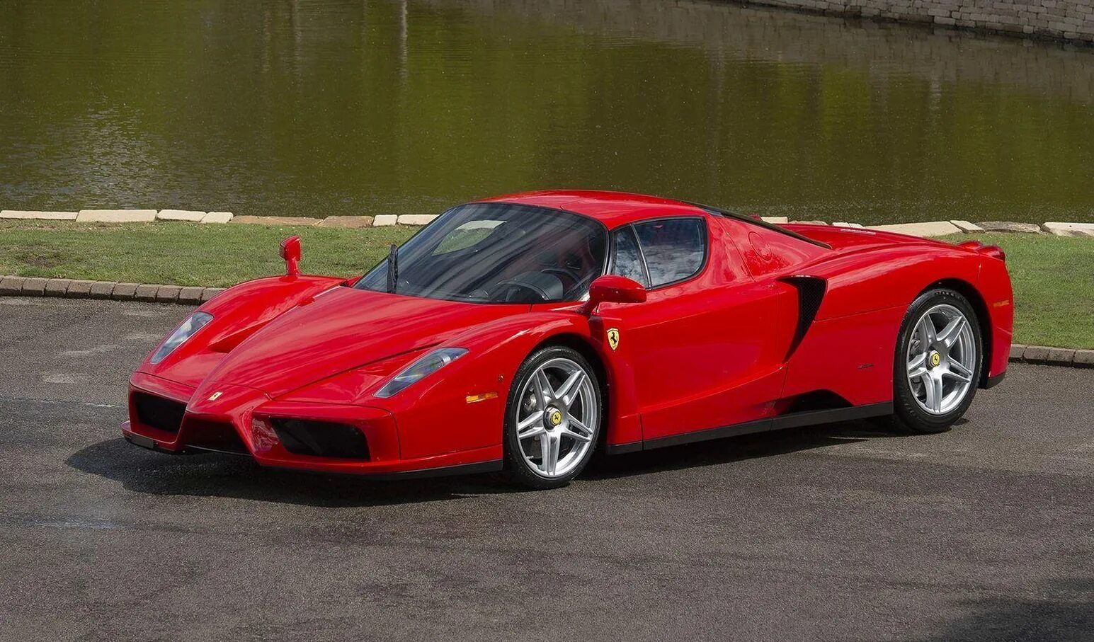 Энзо феоври. Ferrari enzo ferrari 2002. Ferrari enzo 2002. Энцо феррари машина. Ferrari enzo суперкар.