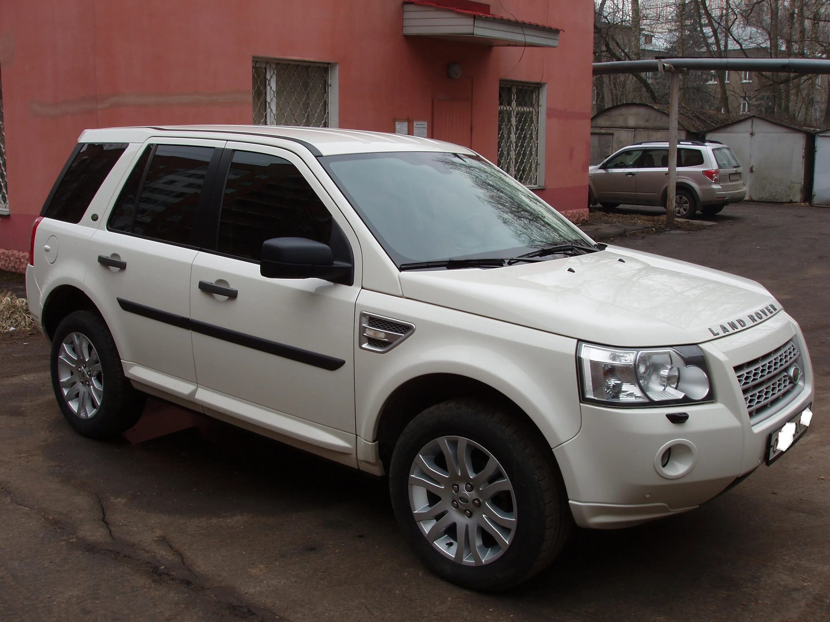 Фрилендер 2 белый HSE. Toyota Freelander 2. Land Rover Freelander 2 2014 белый. Toyota Freelander 2021. Ленд ровер фрилендер авито