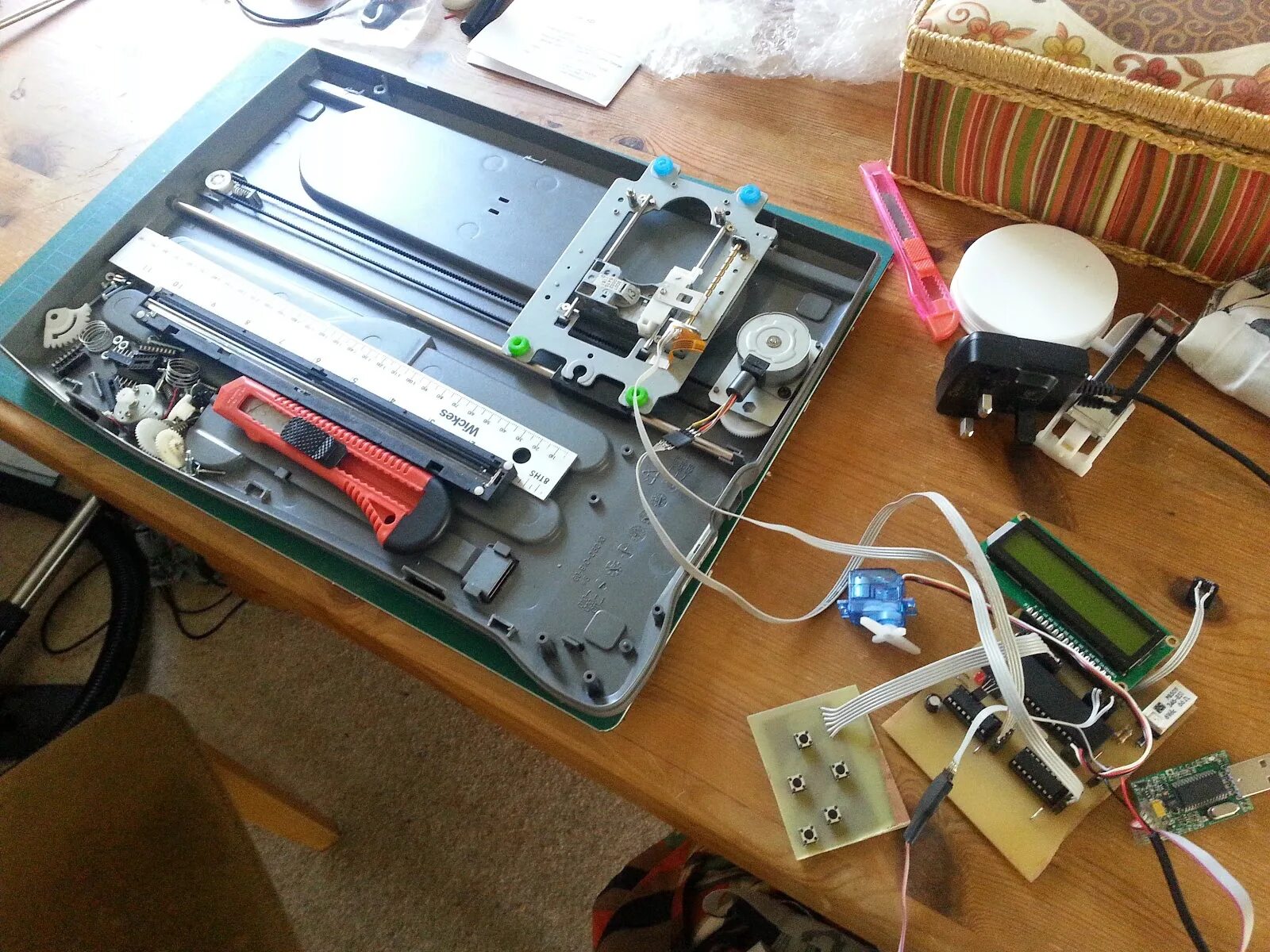 Внешний корпус для dvd привода 5. Поделки из дисковода от компьютера. Лазерный гравер из dvd. Самоделка из привода компьютера. 3д принтер из двд приводов.