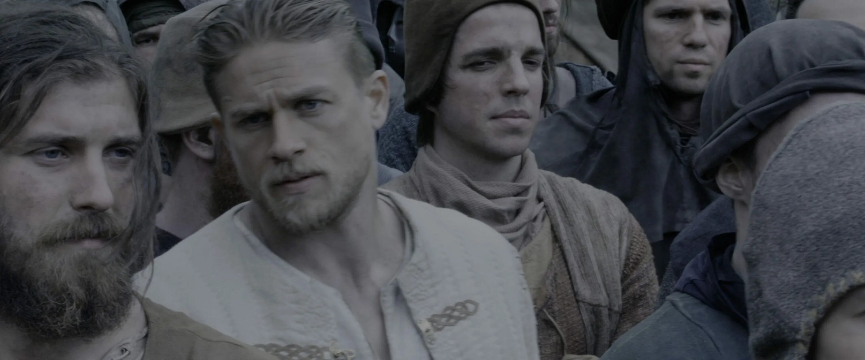 Меч короля артура фильм 2017. Меч короля артура фильм 2017. Меч короля дата выхода. Меч экскалибур из фильма меч короля артура. Меч короля артура вортигерн.