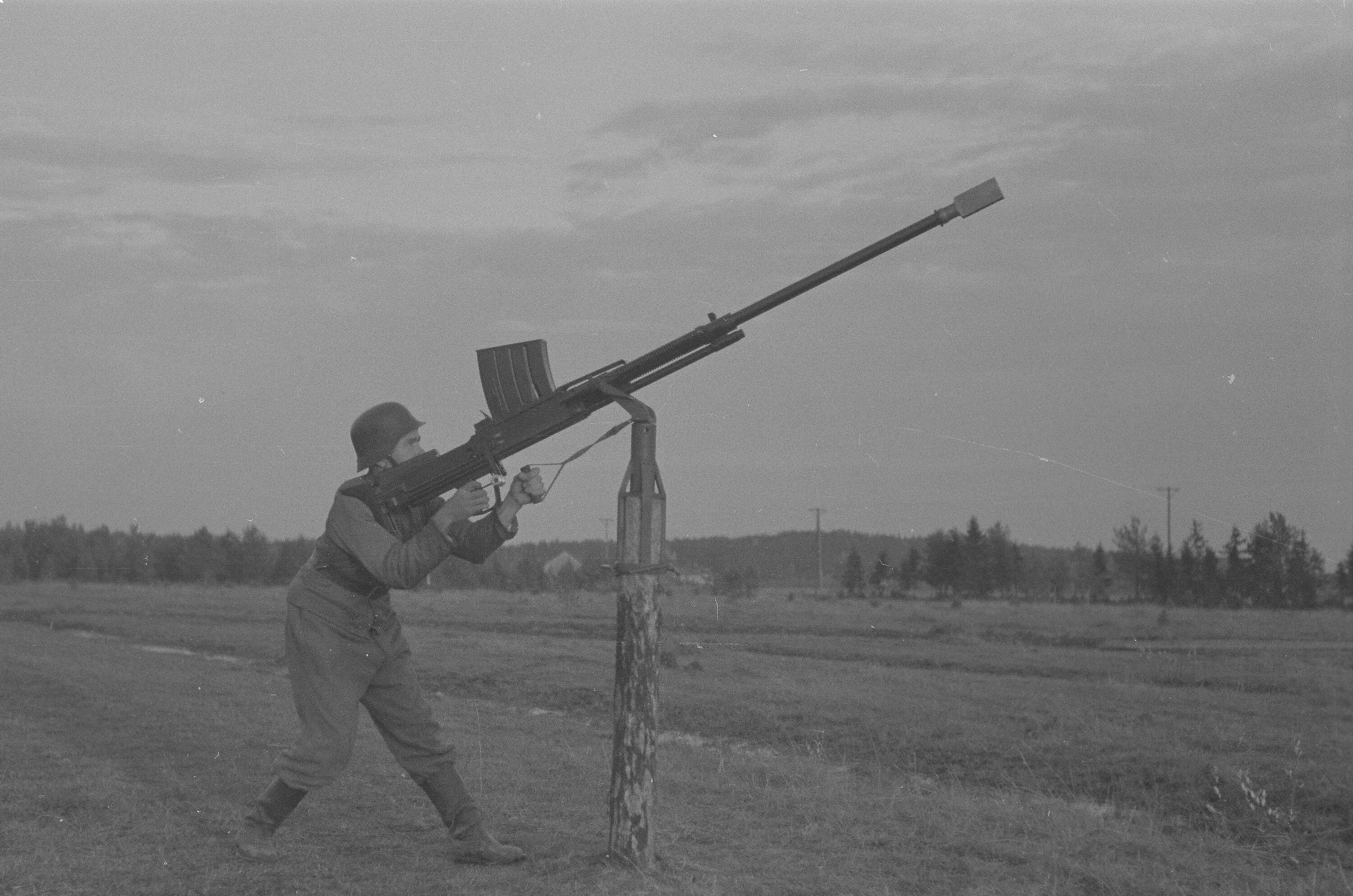 Финское пво. Противотанковые ружья ПТР. Противотанковое ружье Лахти. Финское противотанковое ружьё Lahti l-39. 20 Мм противотанковое ружье.
