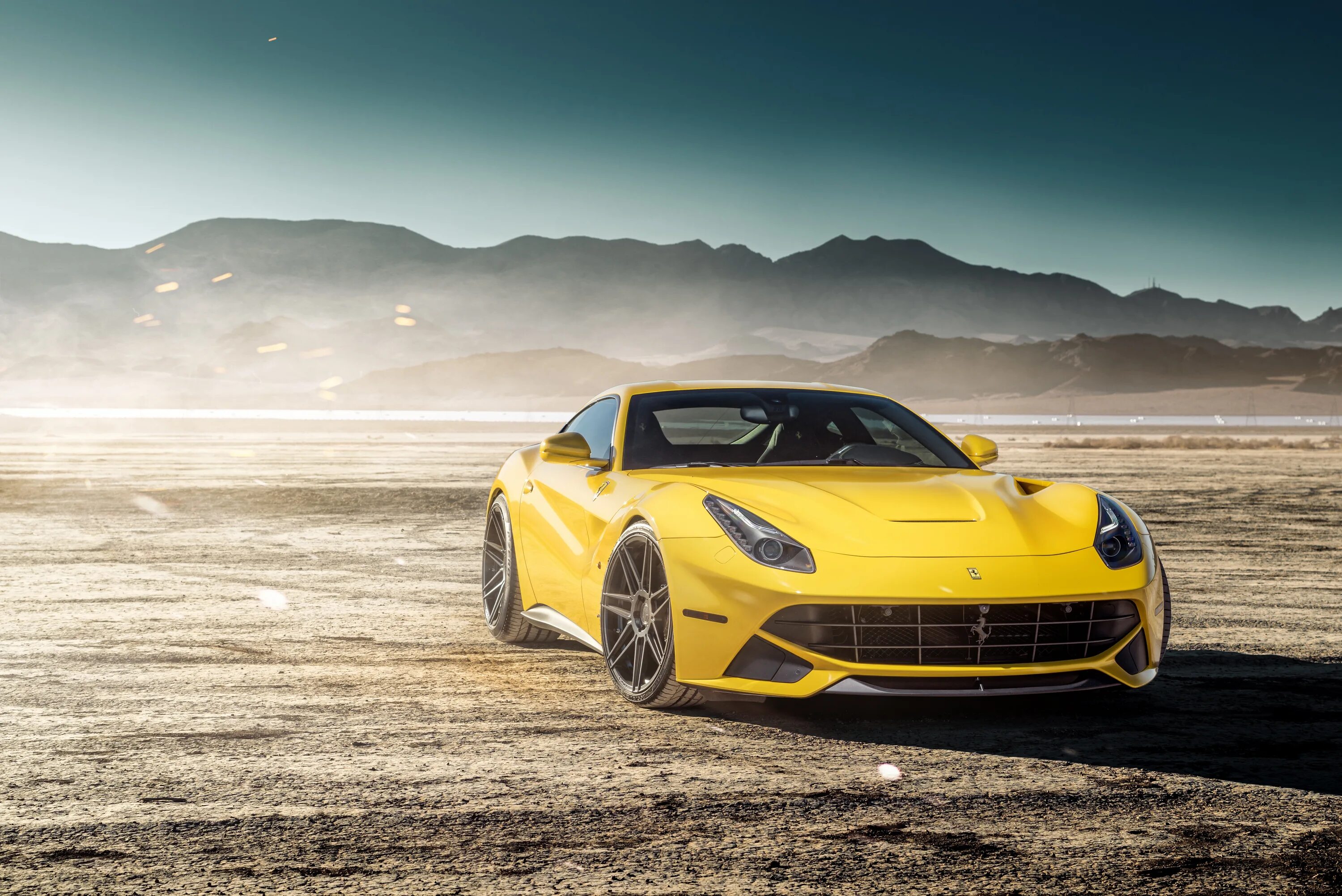 Обои ferrari. Ferrari f12 Berlinetta Yellow. Феррари ф12 желтая. F12 Berlinetta желтая. Феррари ф 12 берлинетн желтая.