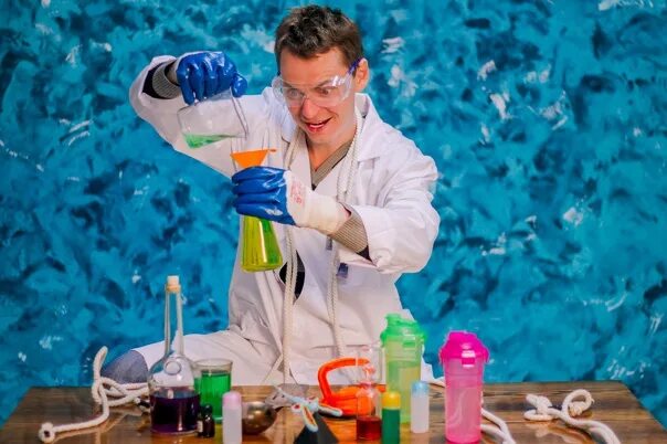 Ученый. Маев роман григорьевич. Сумасшедший ученый. Лаборатория профессор. Сумасшедший профессор химик.