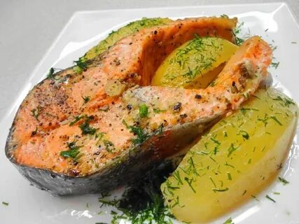 Стейки форели с картошкой