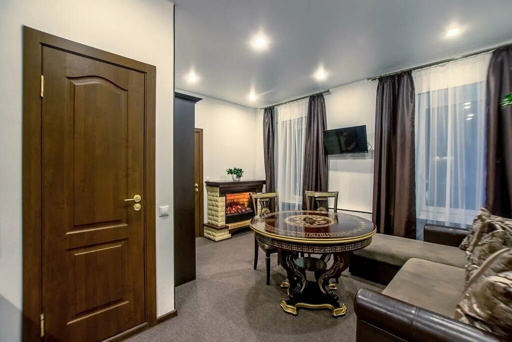 Nice hotel петровка. Гостиница ревивал. Маленький номер в отеле. Отель revival москва. Гостиница ревивал.