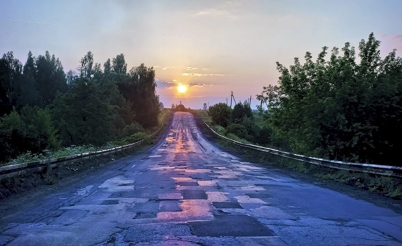 Солнце на дороге. Солнечная дорога. Дорога ведет. Дорога закат. Котов дорога солнца 2 читать