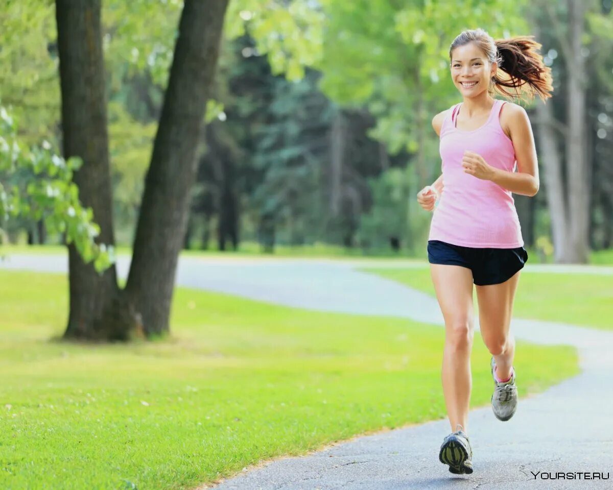 Exercise is great. Девушка бегает. Девушка бежит. Бег девушки. Утренняя пробежка.