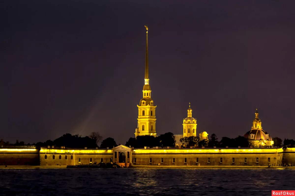 Петропавловская достопримечательность санкт петербурга. Петропавловская крепость. Петропавловский собор Санкт-Петербург. Петербург Петропавловская крепость. Петропавловский собор Санкт-Петербург фото.