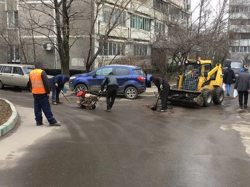 Сервис в бирюлево авто. Общежития зила в москве. Проезд двора асфальт. Северное чертаново микрорайон, 5ка. Пиковские дома в орехово борисово южное.