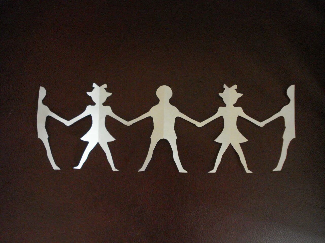 праздничный хоровод аппликация подготовительная. аппликация праздничный хоровод. аппликация радужный хоровод в подготовительной группе. аппликация радужный хоровод в подготовительной группе. аппликация хоровод в подготовительной группе.