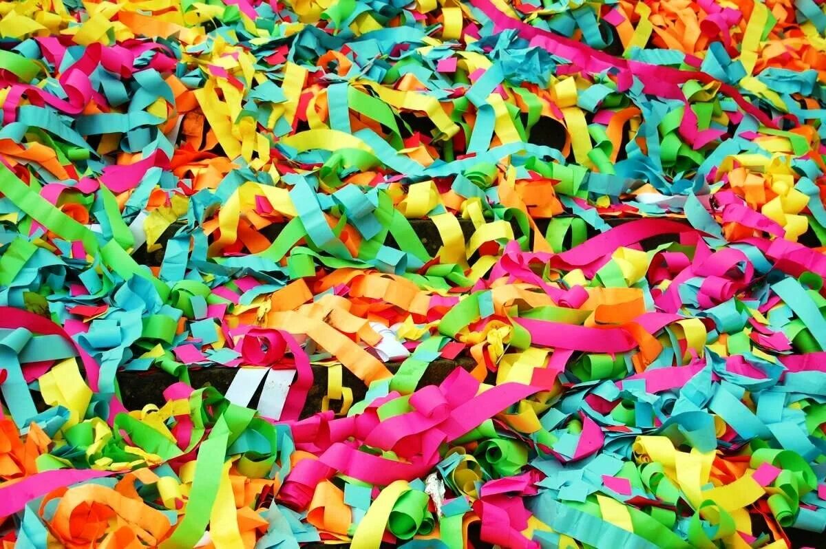 аристотель и тюк тюк. упаковочная бумага с юбилеем. бумага для бумажного шоу. лось аристотель. бумажки наоборот.