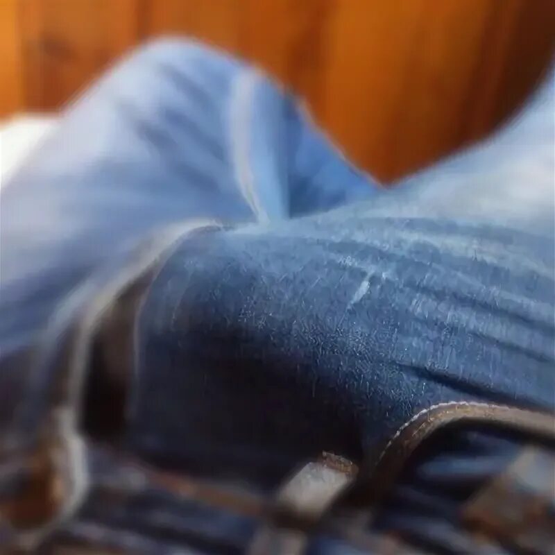 Cock jeans. Выпирает из джинсов. Через джинсы. Выпирающая ширинка на джинсах.