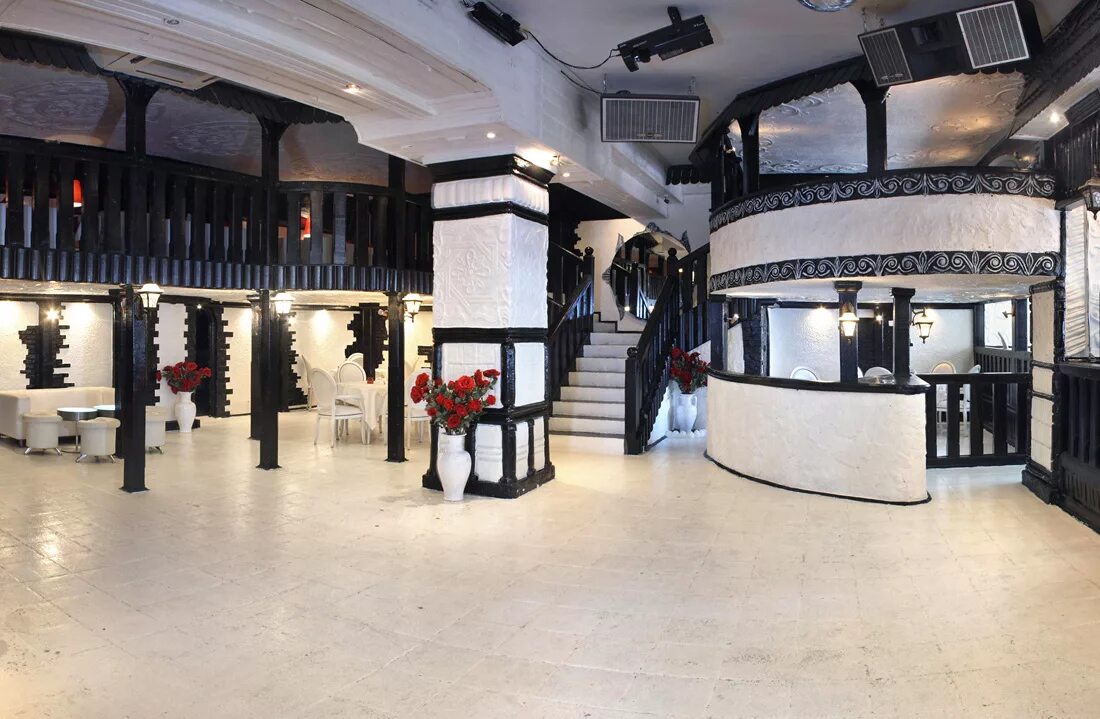 наш дворик 1905 года ресторан. наш двор ресторан 1905. задонск замок роз ресторан. наш двор 1905 года. армянский дворик кафе москва.