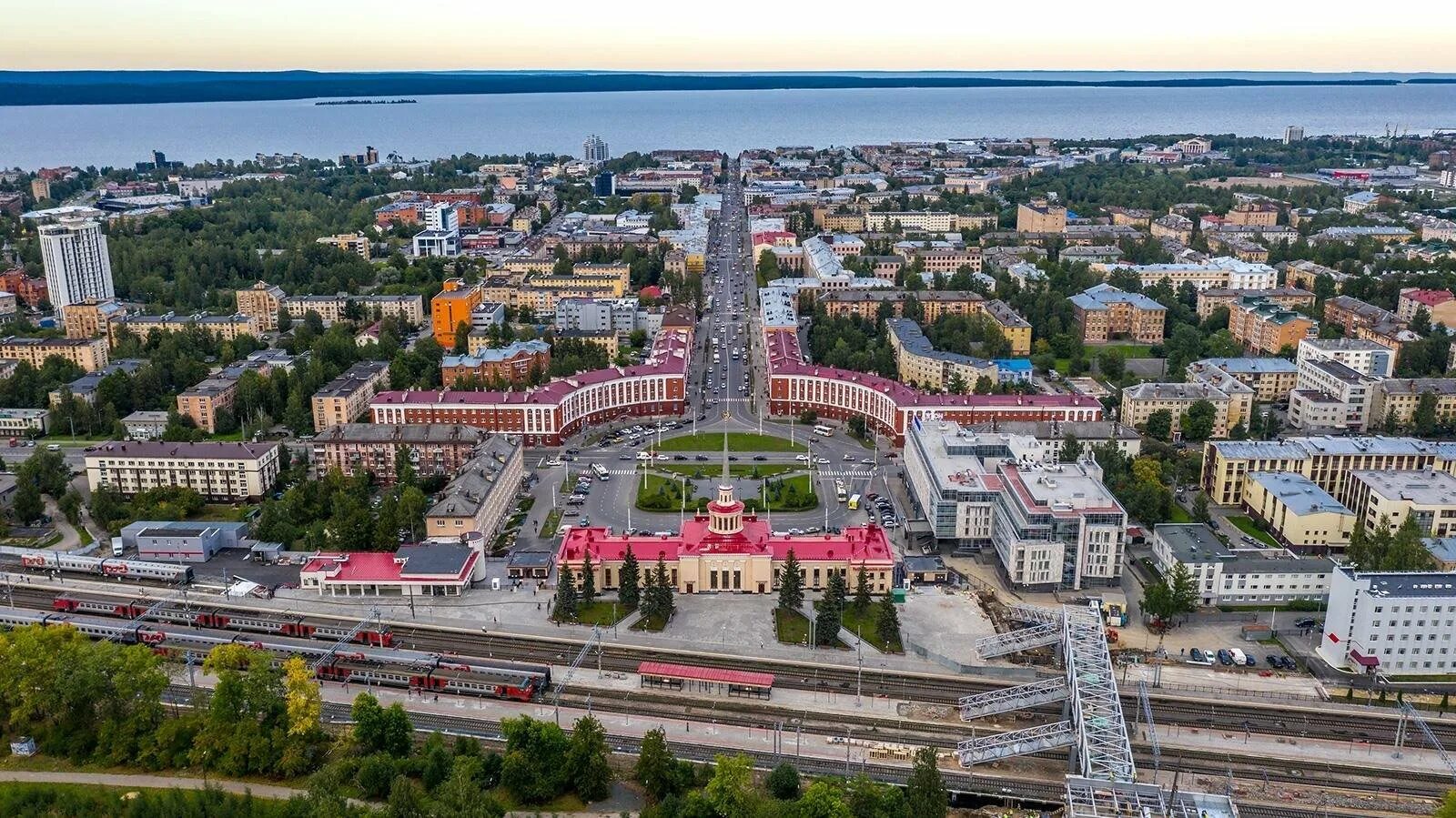 Главный город карелии. Столица карелии петрозаводск. республика карелия столица — город петрозаводск. петрозаводск центр города. столица карелии петрозаводск и население.