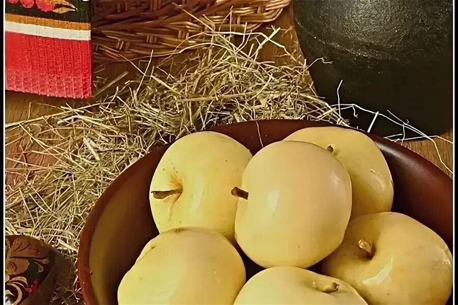 Рецепт моченых яблок с соломой. Моченые яблоки. яблоки моченые в соломе. моченые яблоки в бочке с соломой. яблоки моченые в кадушке.