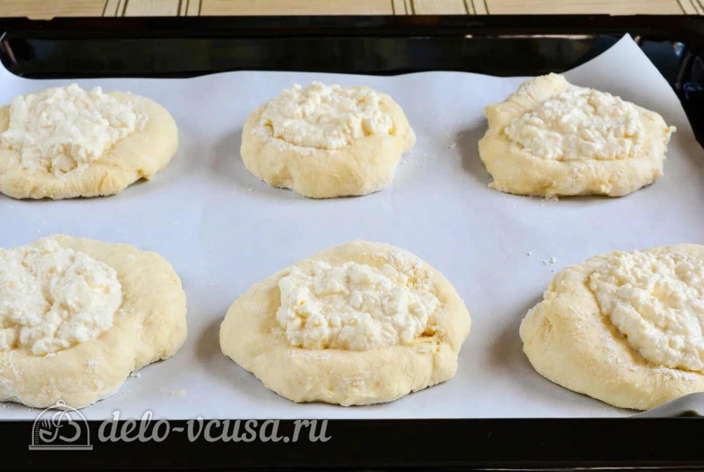 Ватрушки из слоеного теста с творогом. Ватрушки с творогом из дрожжевого теста. С творогом из готового дрожжевого теста. Ватрушки с творогом из слоеного бездрожжевого теста. С творогом из готового дрожжевого теста.