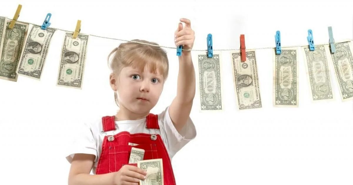 На что можно потратить деньги ребенку. Дети и деньги. Детям о финансах. Деньги для детей на прозрачном фоне. Ребёнок в финансовом мире.