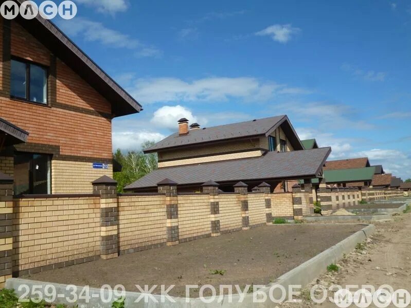 Домики на голубое озеро казань. Коттеджный поселок голубое озеро казань. Домики на голубом озере казань. Коттедж голубое озеро казань. Голубые озера коттеджи.