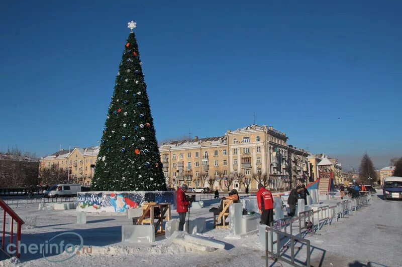 Площадь металлургов череповец. Площадь металлургов череповец зимой. площадь металлургов череповец зимой елка. елка на площади металлургов череповец.