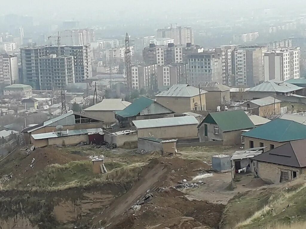 Дом таджикистан душанбе. Душанбе окраины. Таджикистан окраина города. Таджикистан Душанбе восточные холмы. Таджикистан дом Душанбе город.