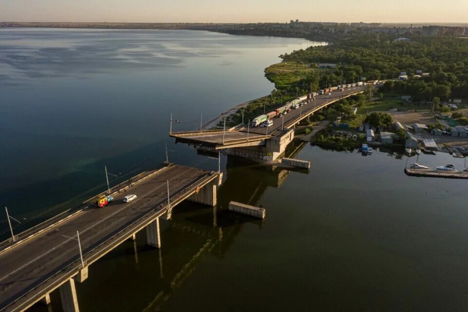 Николаев какой. Варваровский мост Николаев. Варваровский мост через Южный Буг. Мост через Ингул в Николаеве. Город Николаев Ингульский мост.