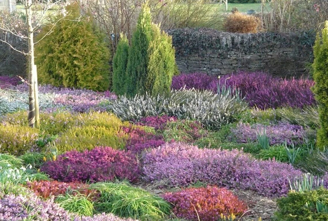 12 Inspiring Flower Bed Ideas Flower bed designs, Garden flower beds, Brick flow