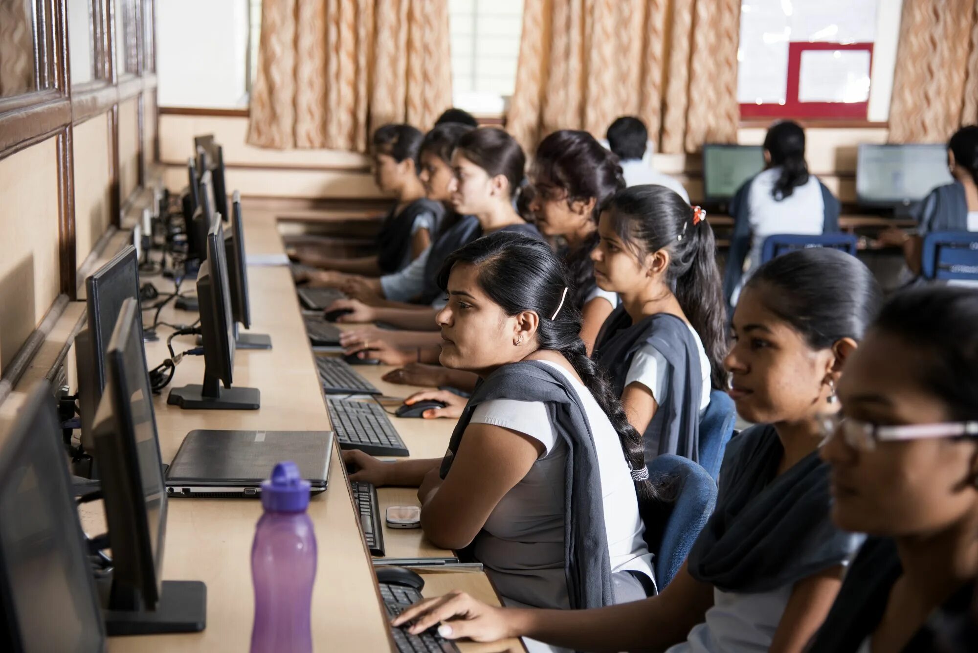 Система образования в индии школа. Особенности образования индии. Современная школа в индии. Система образования в индии. Особенности образования индии.