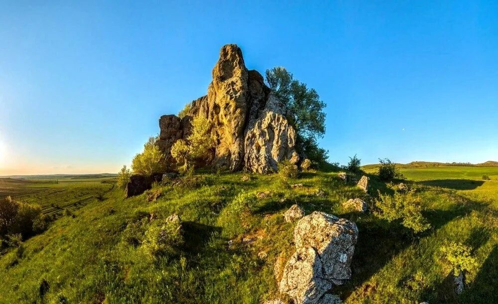 Памятники село Александровское Ставропольский край. Село Александровское Ставропольский край достопримечательности. Ставропольский край Александровский район село Александровское. Александровское Ставропольский Курган каменный. Камни ставропольского края