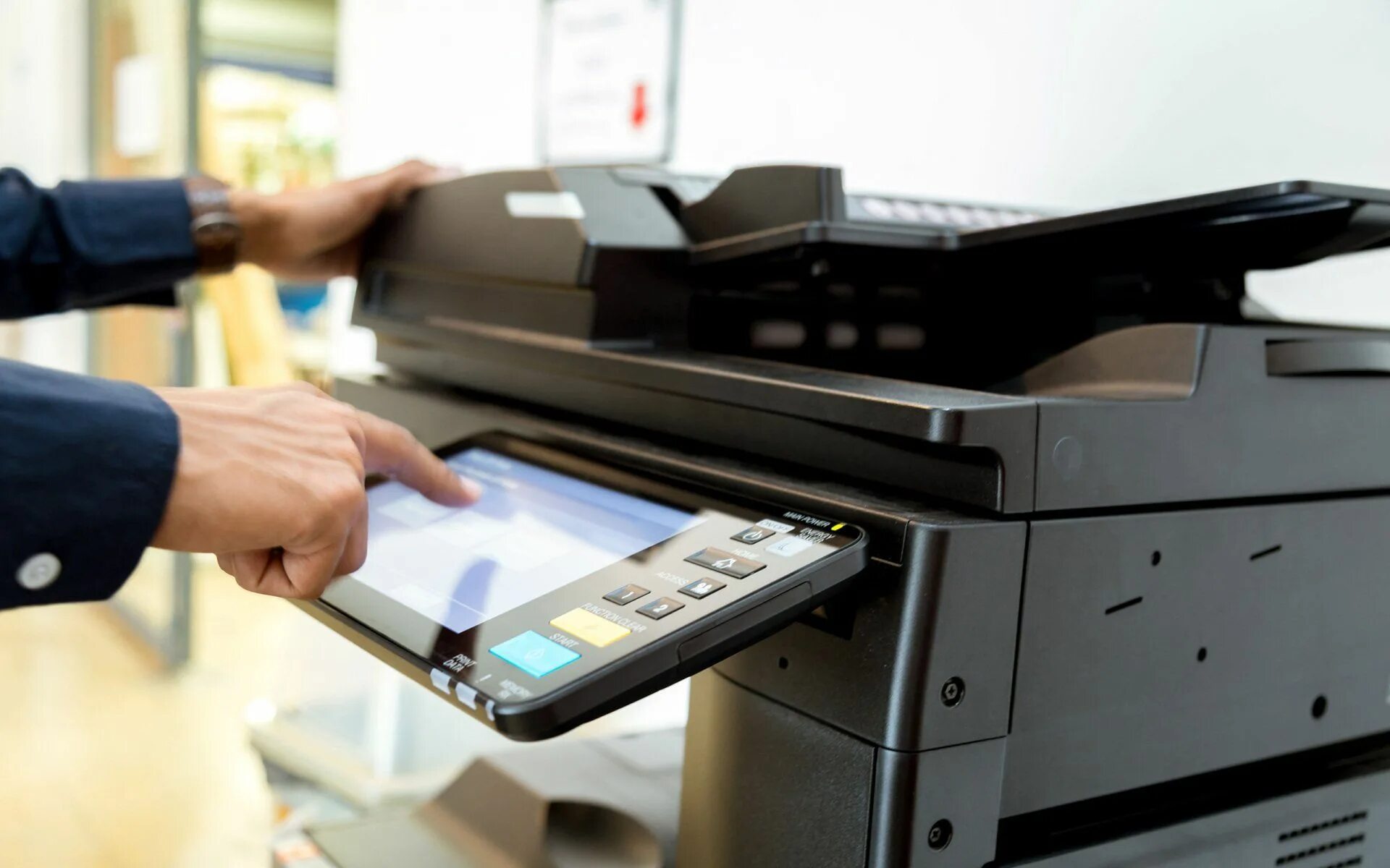 Принтер женщина. Аренда лазерных мфу. Person принтер. Аренда принтера. Ксерокопирование распечатка сканирование.