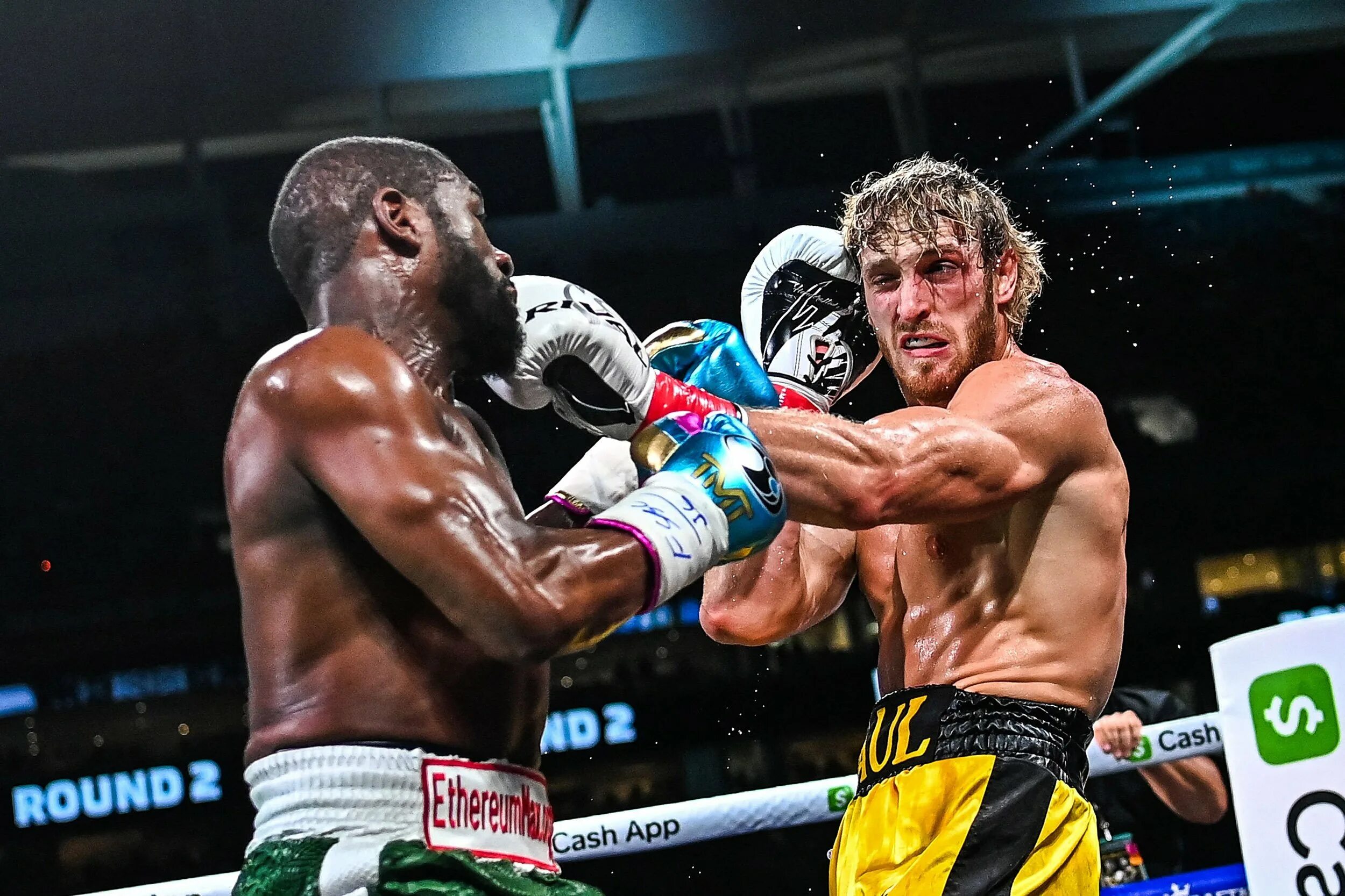 Logan paul floyd mayweather. Бой мейвезер пол. флойд мейвезер бой. логан пол мейвезер. logan paul mayweather.