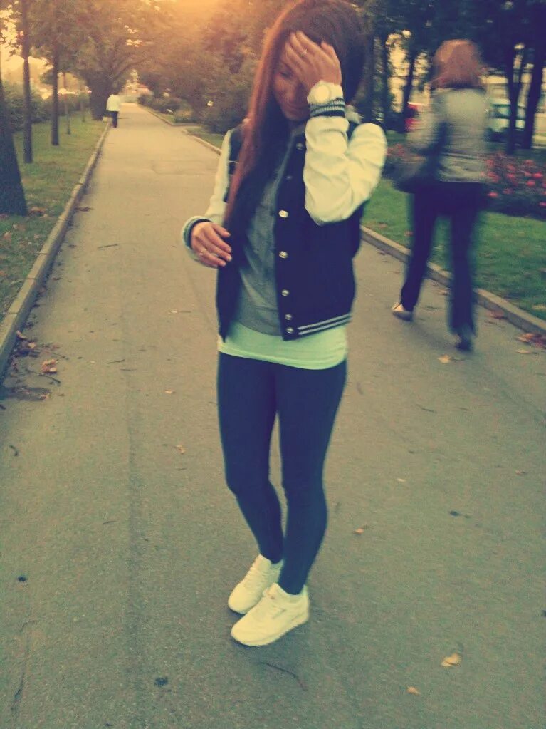 девушки с закрытым лицом на аву. девушки с закрытым лицом на аву. девушки с закрытым лицом на аву. девушки с заркитими лицом. девушка прикрывает лицо.