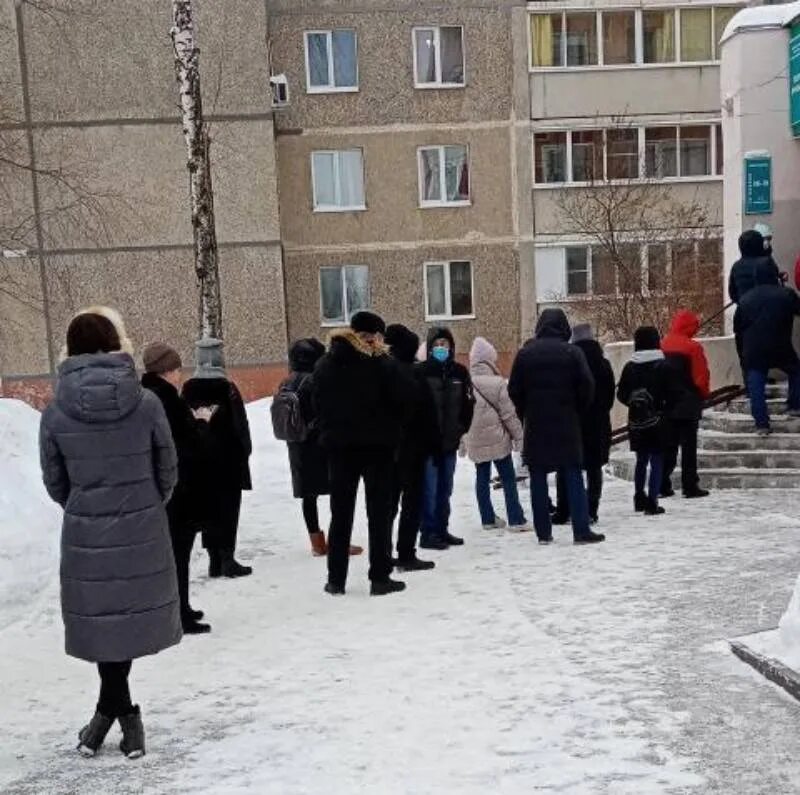 Жители города жалуются. Очереди в больницах в Чебоксарах. Очереди в поликлиниках Чебоксар. Большая очередь. Очередь к врачу.