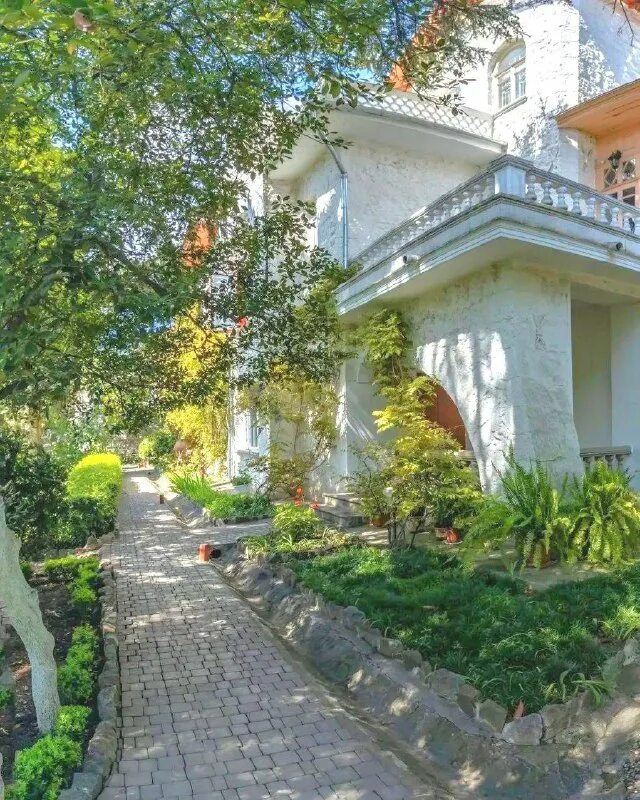 музей чехова белая дача в ялте. белая дача ялта чехов. венецианское окно дом чехова ялта. белая дача чехова в ялте. дом чехова в ялте рисунок.