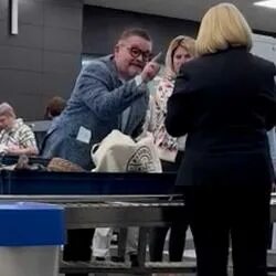 Устроила скандал в аэропорту