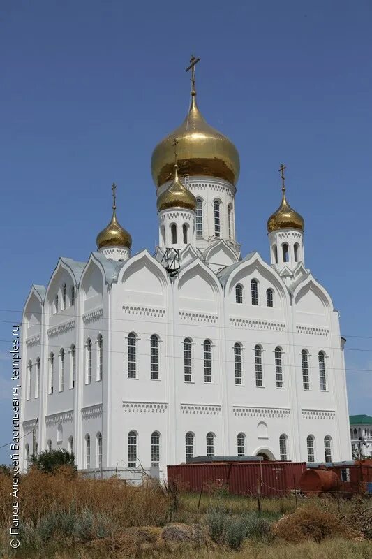 Приазовский тамань. Храм святой живоначальной троицы, посёлок приазовский. Приазовский темрюкский. Храм в поселке приазовский. Приазовский краснодарский край.