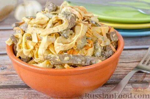 Салат яичные блинчики соленый огурец