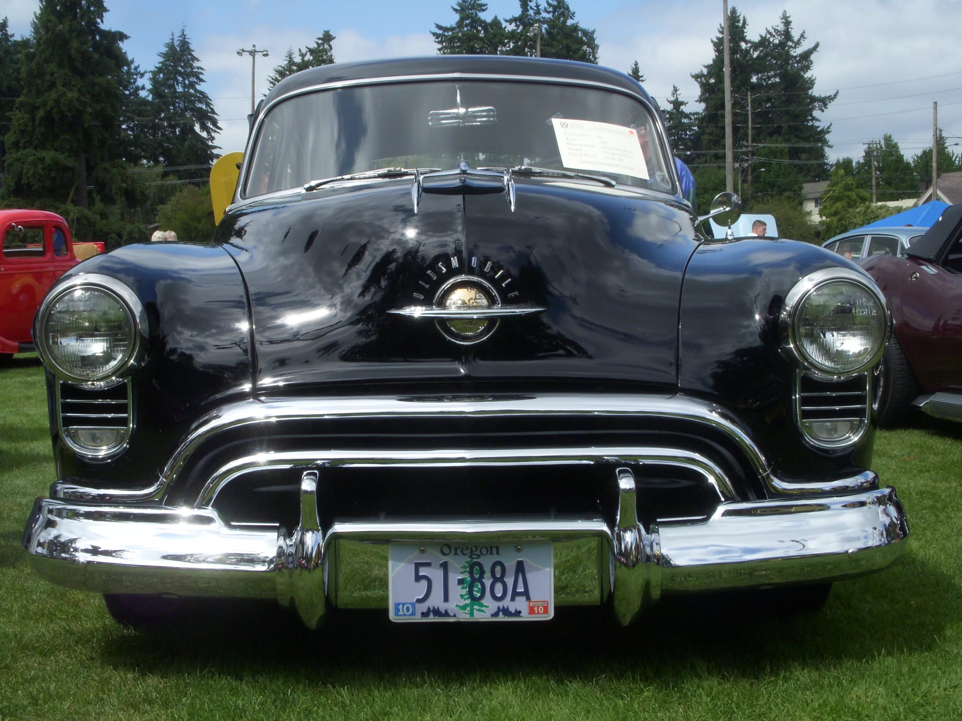 1951 чей. Oldsmobile 1951. Олдсмобиль 1952. Олдсмобиль 88 кабриолет 1952 года. Олдсмобиль 88 1949 года.