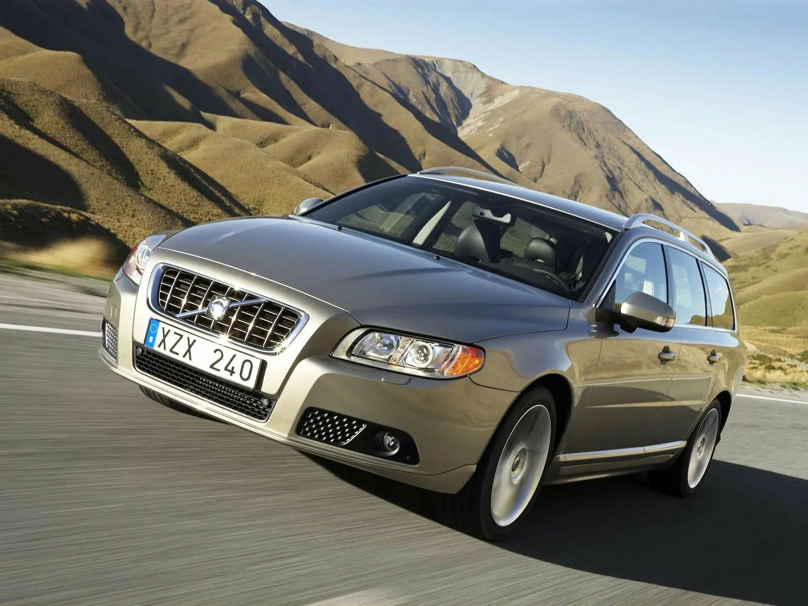 Volvo cars. Вольво v70. Volvo v70 2008. Volvo v70 2010. Вольво v70 седан.