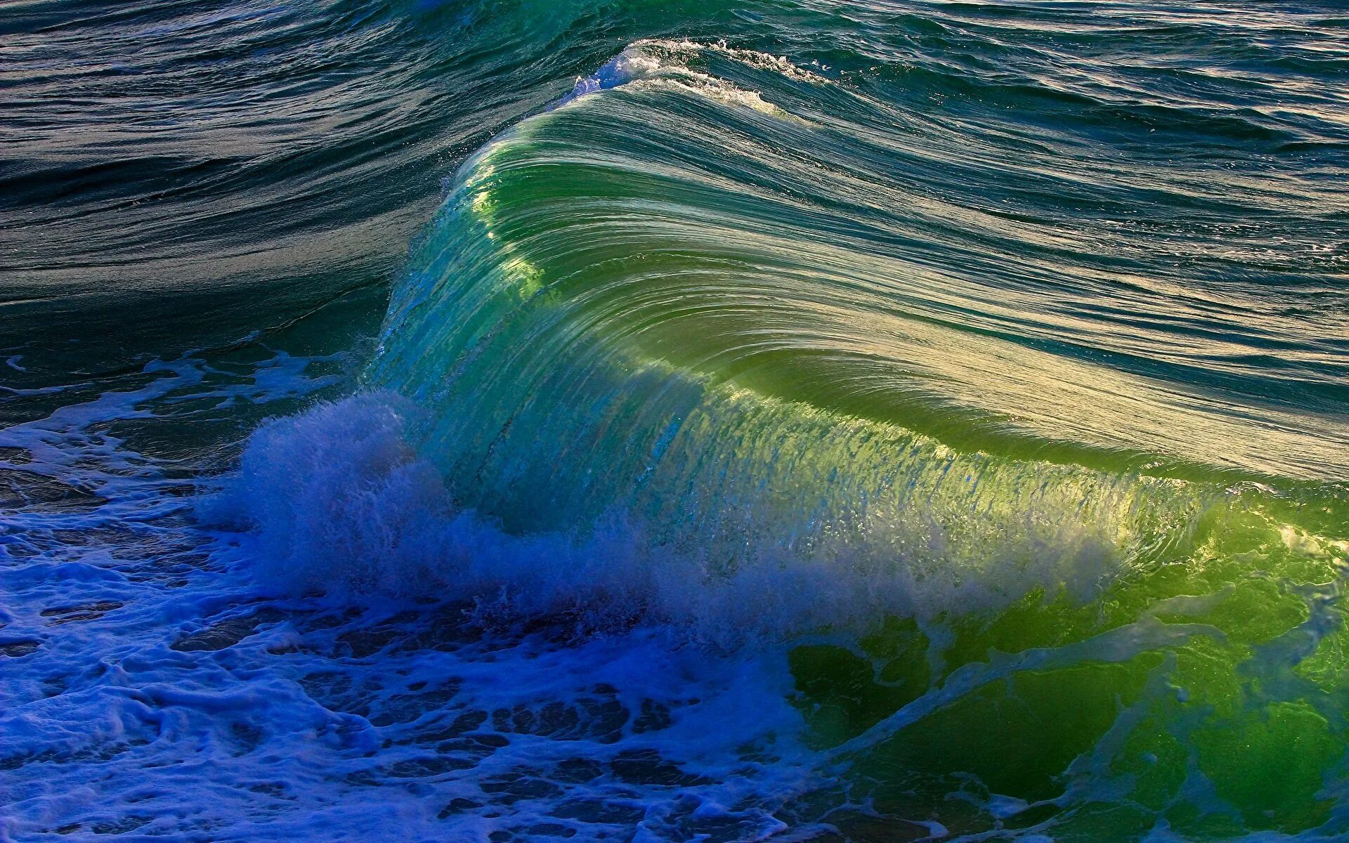 Море разного цвета. Море, волны. красота моря. красивые волны. красота воды.