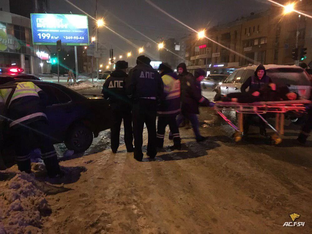 Авария в Новосибирске сегодня вечером. ДТП на Гоголя в Новосибирске. ДТП на Гоголя 21 04 2022 Новосибирск. Авария на Ипподромской Новосибирск. 30 декабря новосибирск