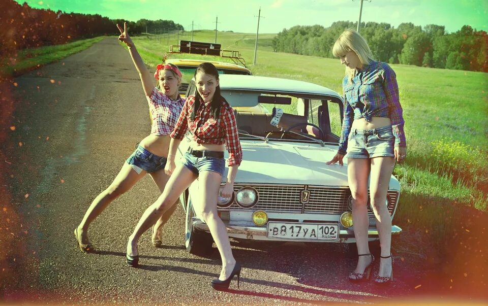 Девушки 90-х. Фотосессия в стиле 90-х с машиной. Девушки и Жигули. Девушки 80-х.