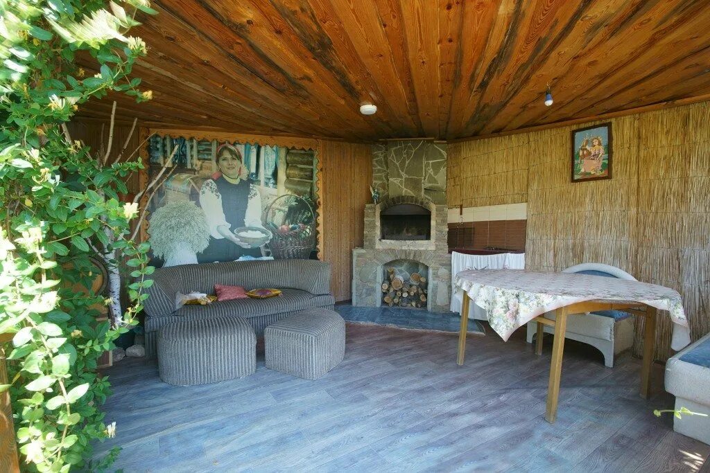 Дом солохи. Хата мазанка украинская изнутри. Село поповка усадьба солоха. Хата мазанка интерьер 17 век. Костюмы черта и солохи.