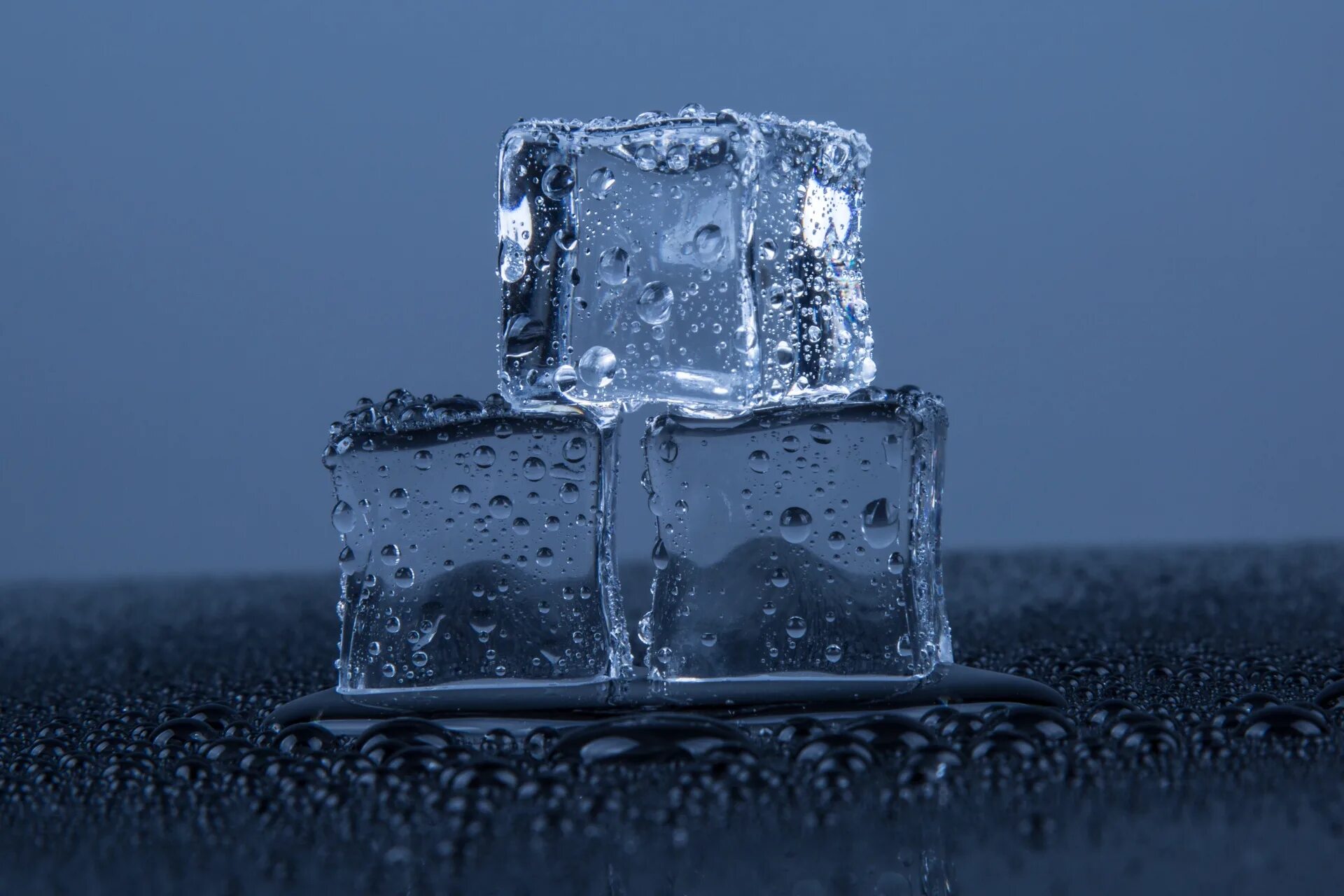 Большой кусок льда. Кубики льда. Кусок льда. Кусочки льда. Куб льда.