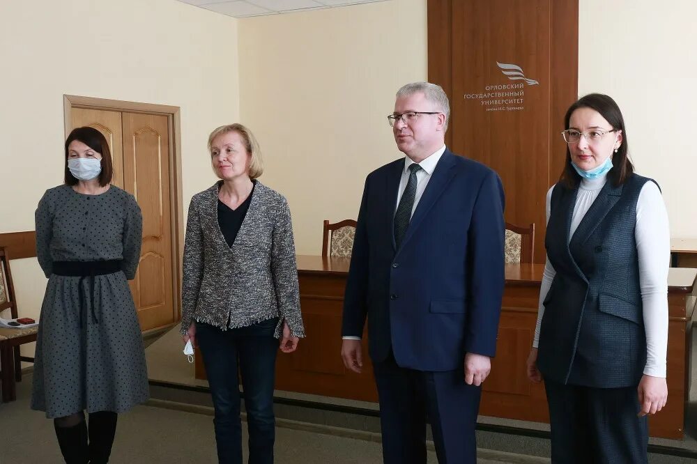 Якушина преподаватель огу орел. Огу университет орел. Михаил колбаса. Огу миф. Гимназия при огу орел.