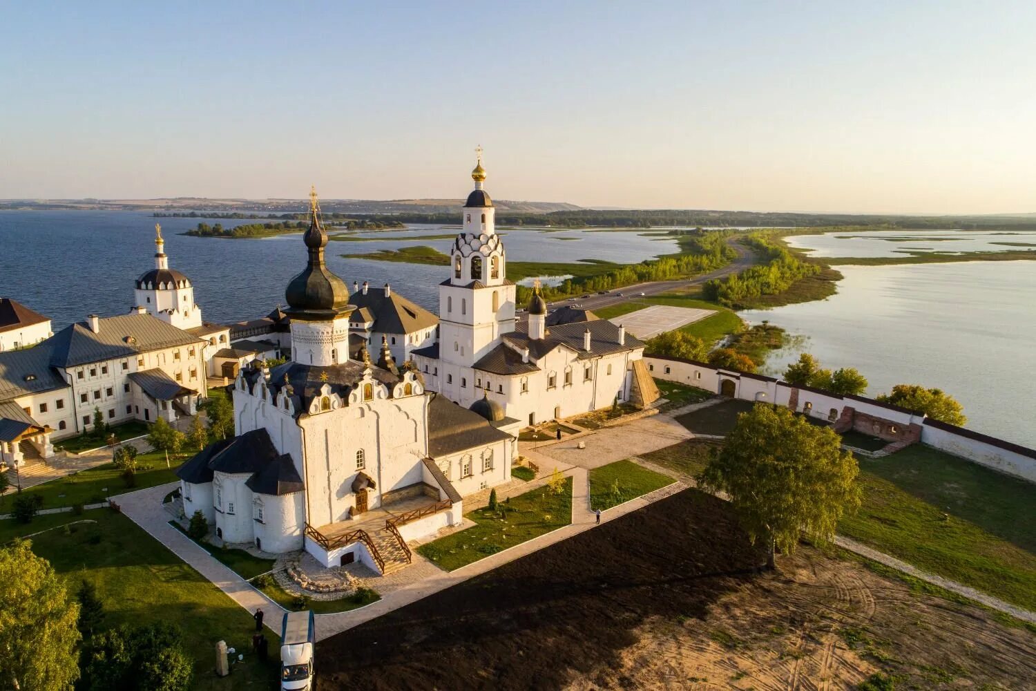 Успенский монастырь острова-града Свияжск. Казань Свияжск Успенский монастырь. Монастырь успенской богородицы