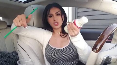 Sssniperwolf b*obs bouncing - YouTube.