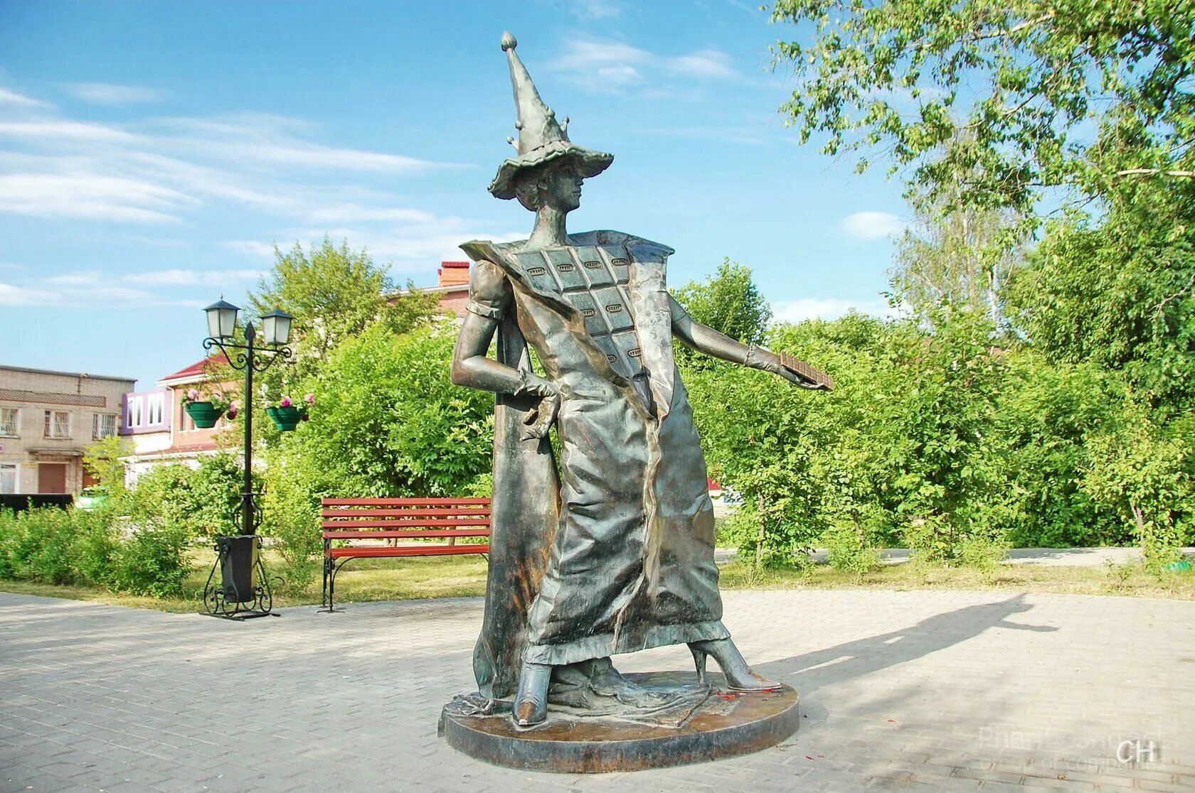 Город в котором установлен памятник. Памятник шоколаду в покрове владимирской области. памятник шоколаду г.покров. памятник шоколаду в покрове. город покров памятник шоколаду.