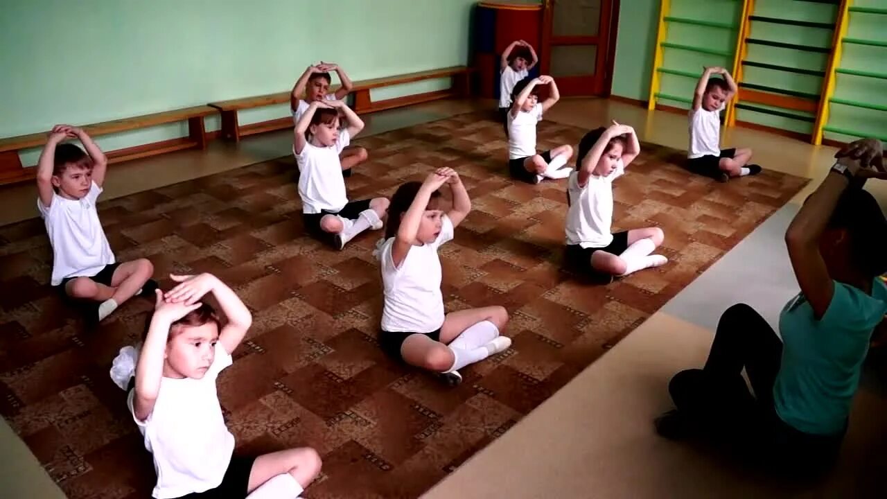 Занятия в садике. Ритмика для дошкольников. Ритмическая гимнастика для дошкольников. Ритмика для детей упражнения. Танец в детском саду веселый современный